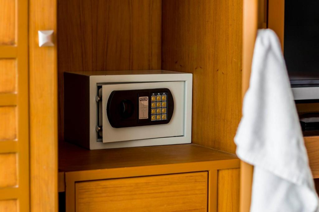 Larn Park Resortel Patong Room photo