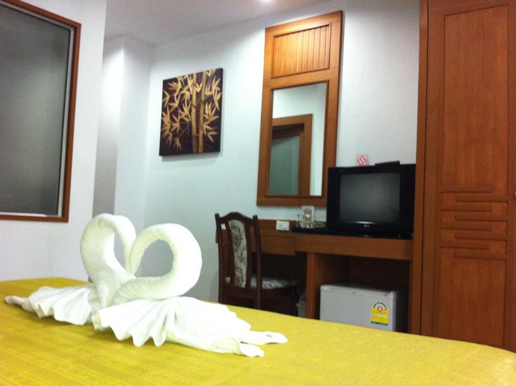 Larn Park Resortel Patong Exterior photo